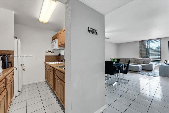 Property Photo: 10500 SW 108th Ave B210 FL 33176
