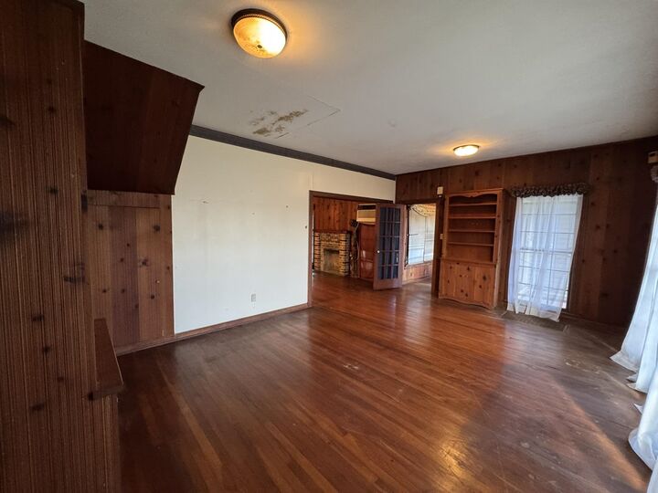 Property Photo: 1108 Park TX 77630