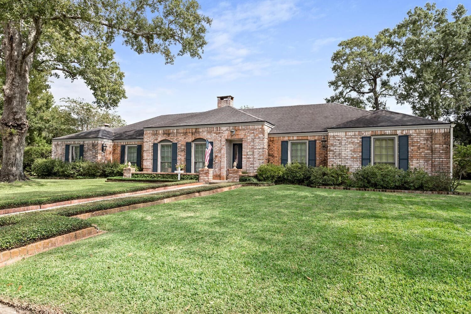 Property Photo: 1590 Belvedere Dr TX 77706