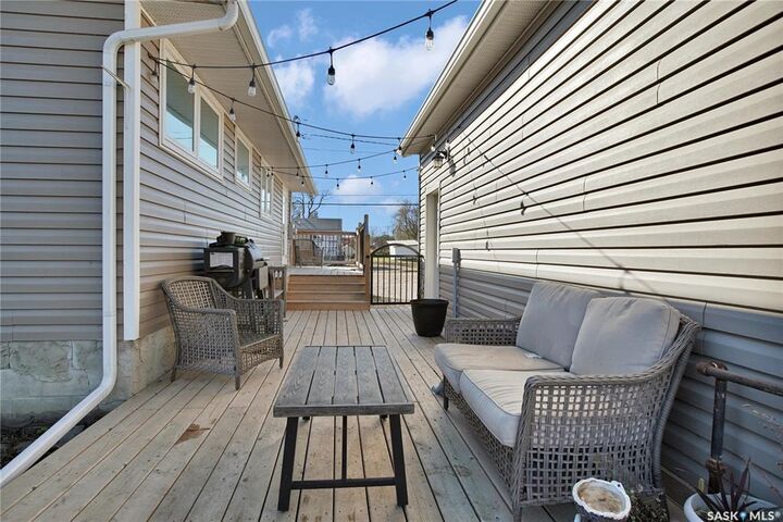 Property Photo:  305 2nd Street  SK S0K 1J0 