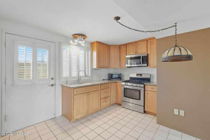 Property Photo:  425 S Paseo Cerro C  AZ 85614 