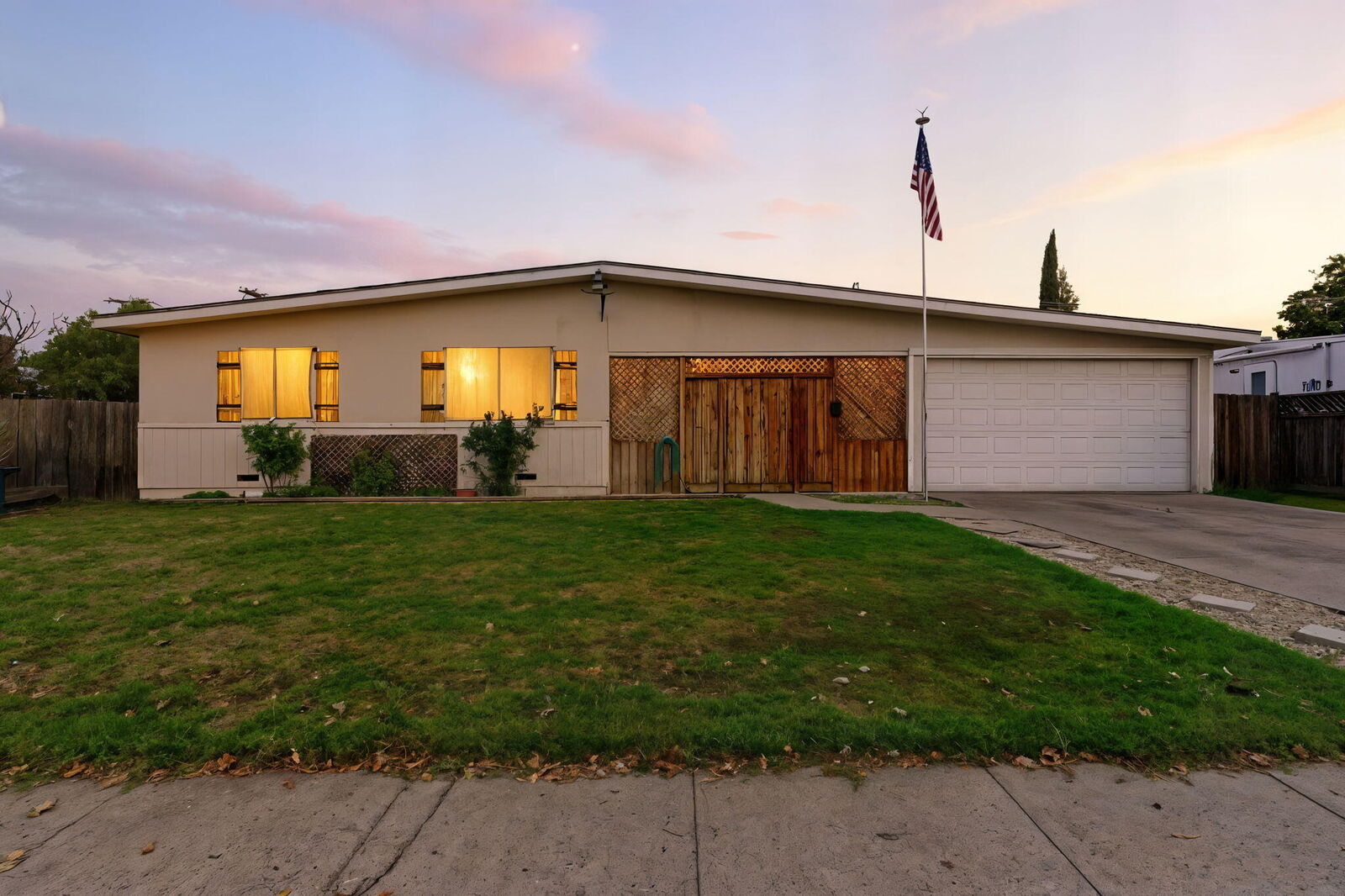 Property Photo:  2422 S West Street  CA 93277