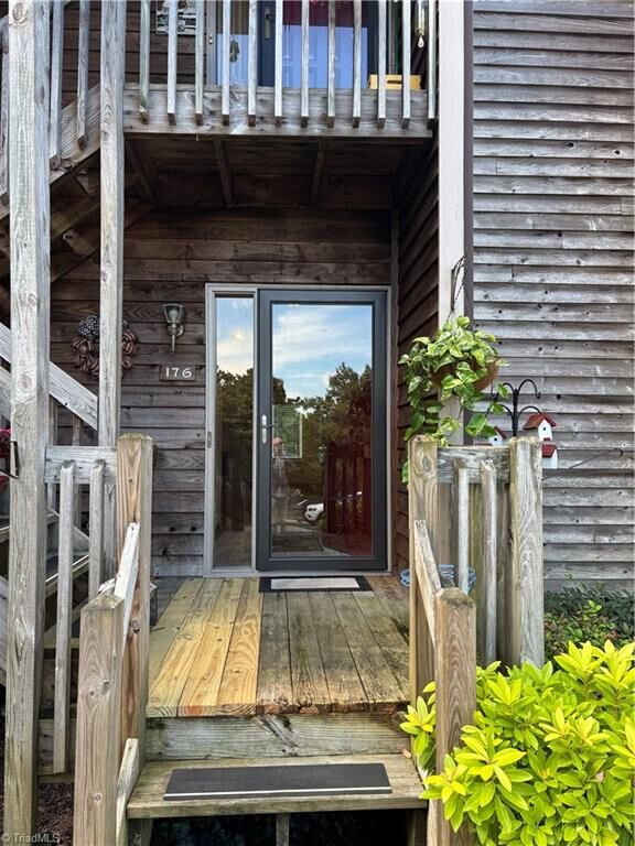 Property Photo: 176 Kinloch Court NC 27104