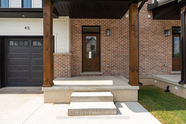 Property Photo:  147-31(26) Scotts Drive  ON N0M 2J0 