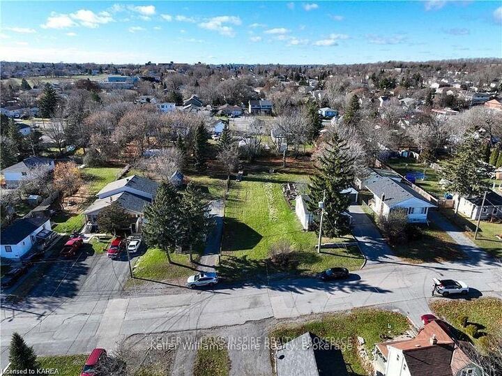 Property Photo:  20 Shaw Street  ON K7K 4Y4 