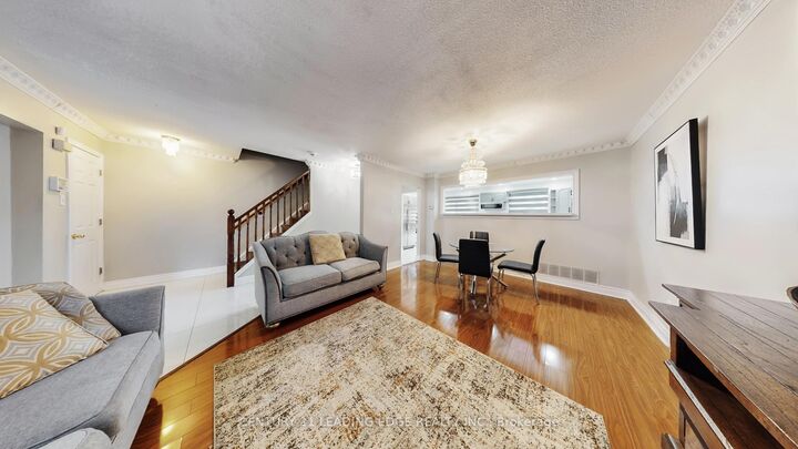 Photo de la propriété:  101 Red River Crescent  ON M1B 1Z5