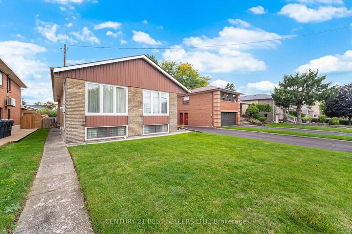 Photo de la propriété:  47 Wenderly Drive  ON M6B 2P1