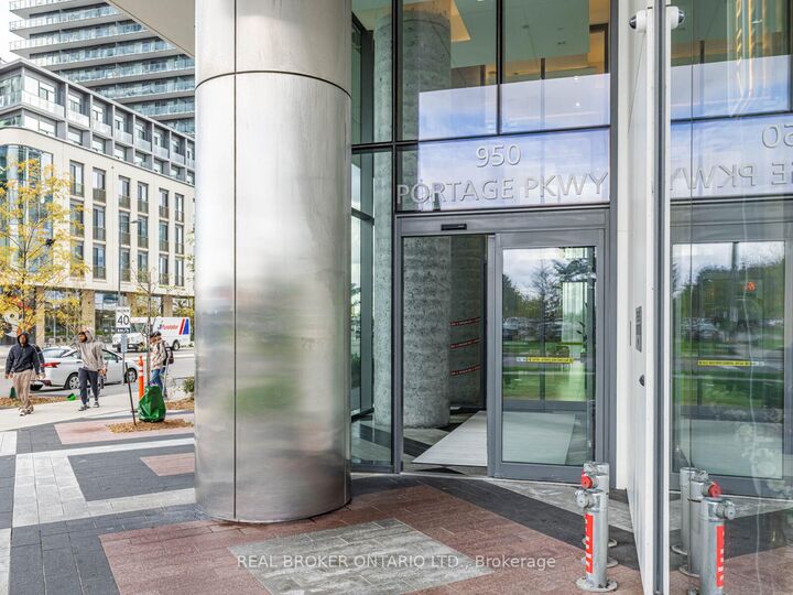 Property Photo:  950 Portage Parkway 2501  ON L4K 0J7