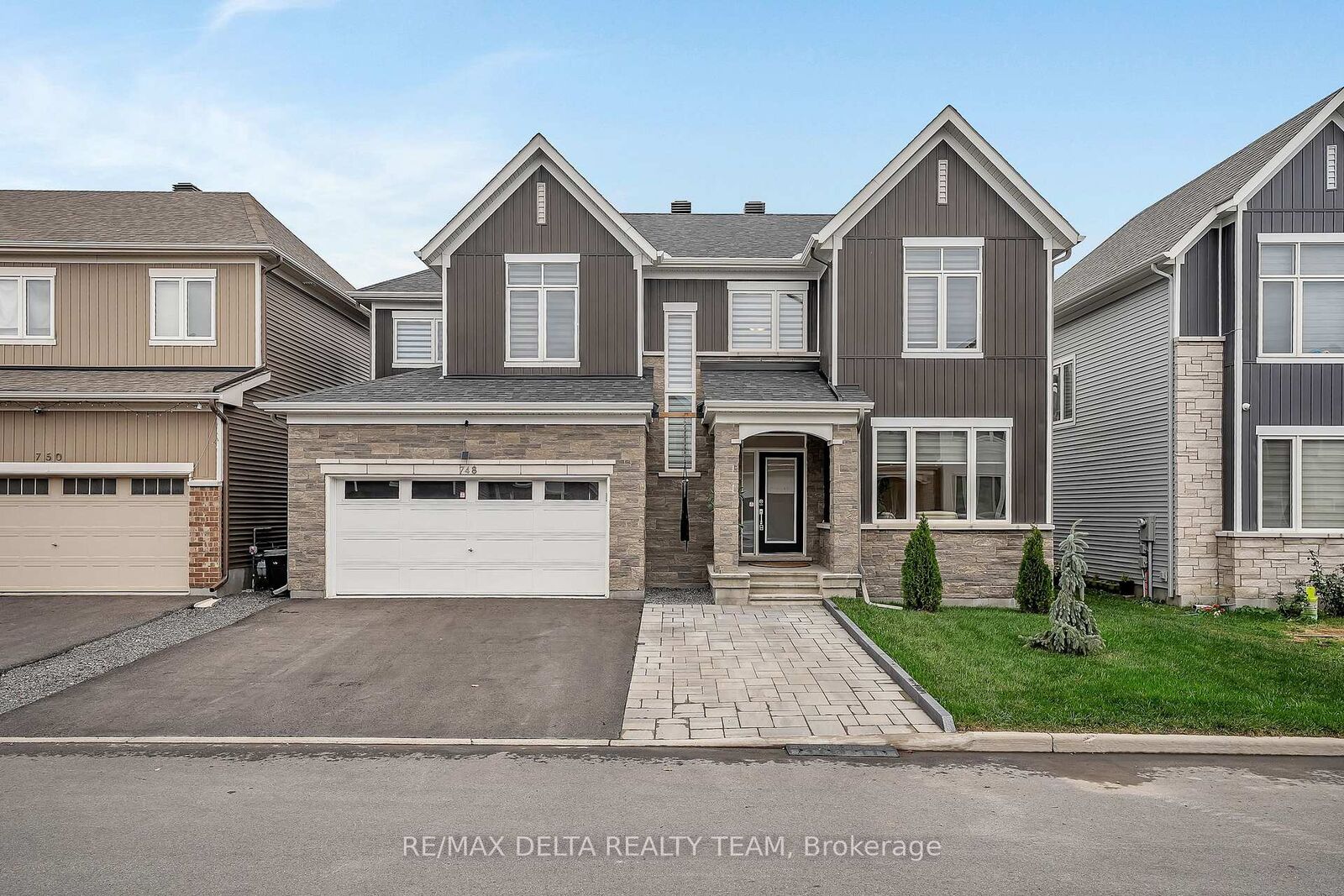 Property Photo: 748 Vennecy Terrace ON K1W 1H2