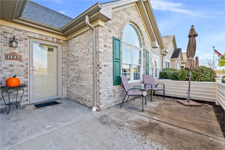 Property Photo: 1143 Cobblestone Ln PA 16059