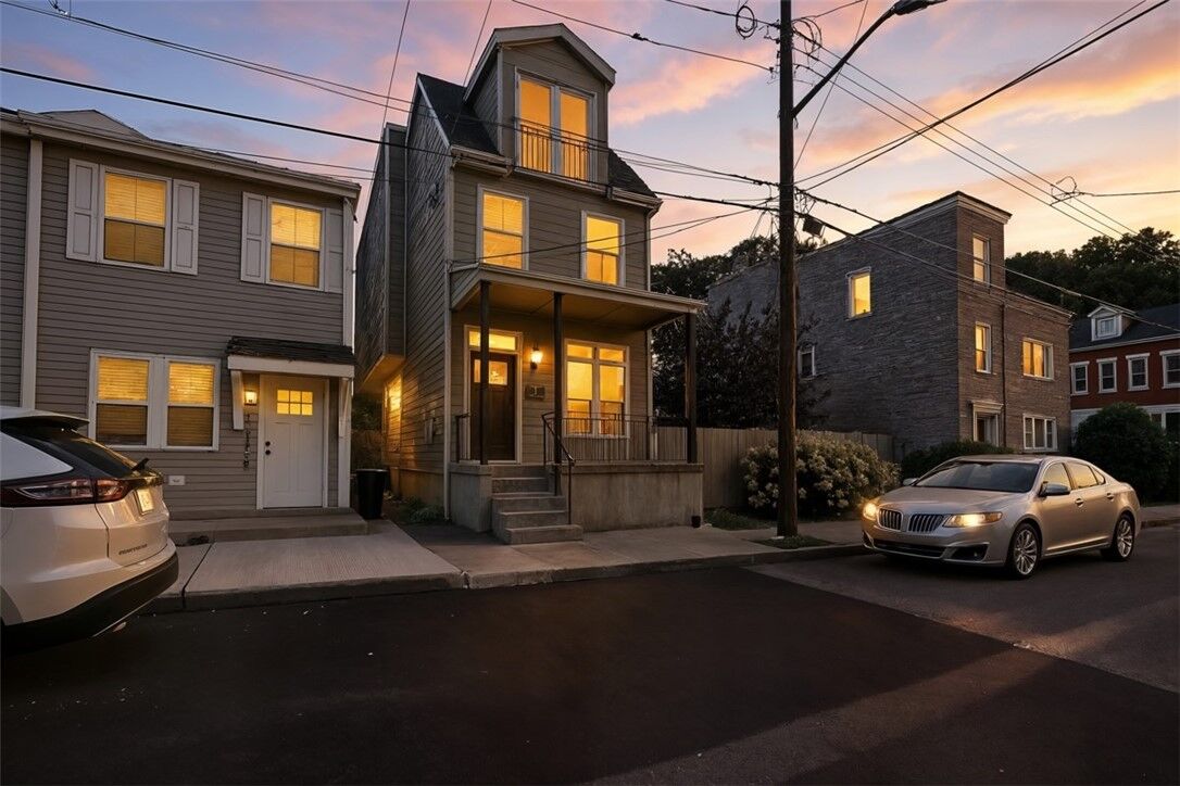 Property Photo:  1106 Freyburg St  PA 15203