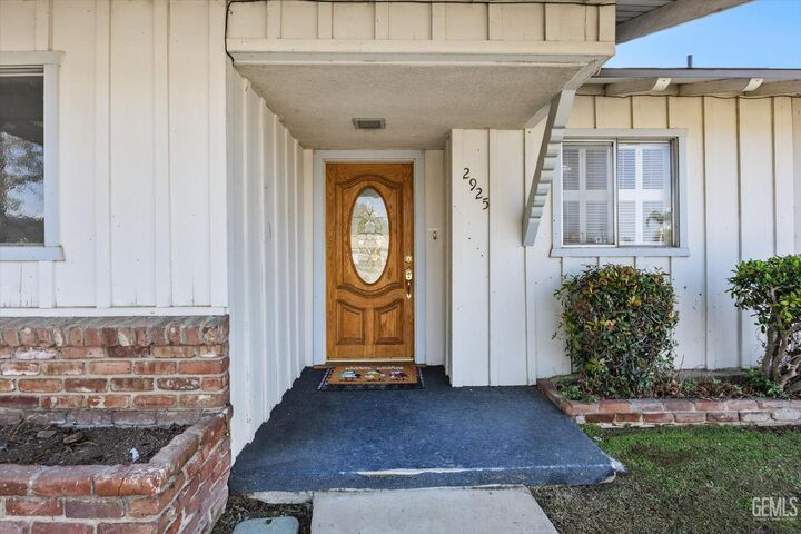 Property Photo:  2925 Christmas Tree Lane  CA 93306
