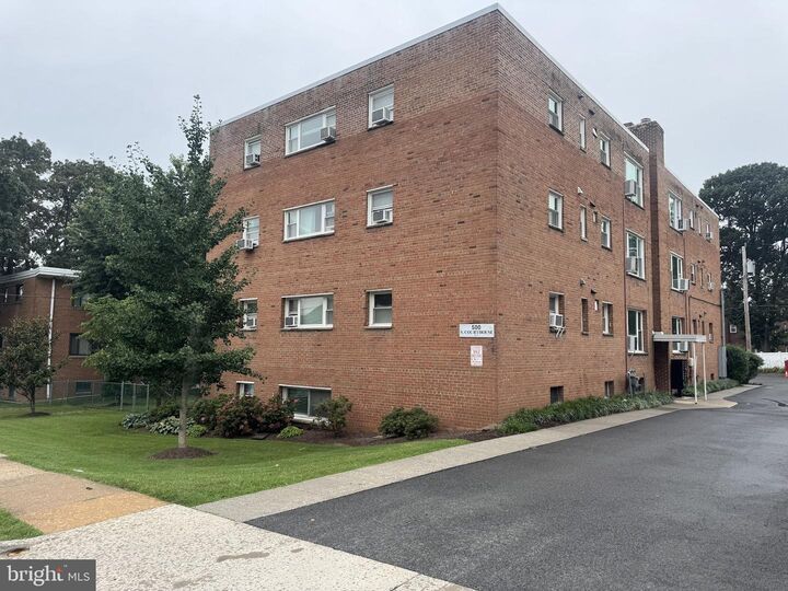 500 S Courthouse Road 9  Arlington VA 22204 photo