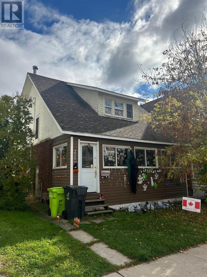 250 John St — photo 1