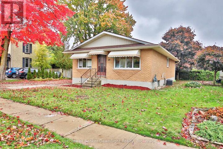 Property Photo:  516 Andrew Street  ON N0M 1S1