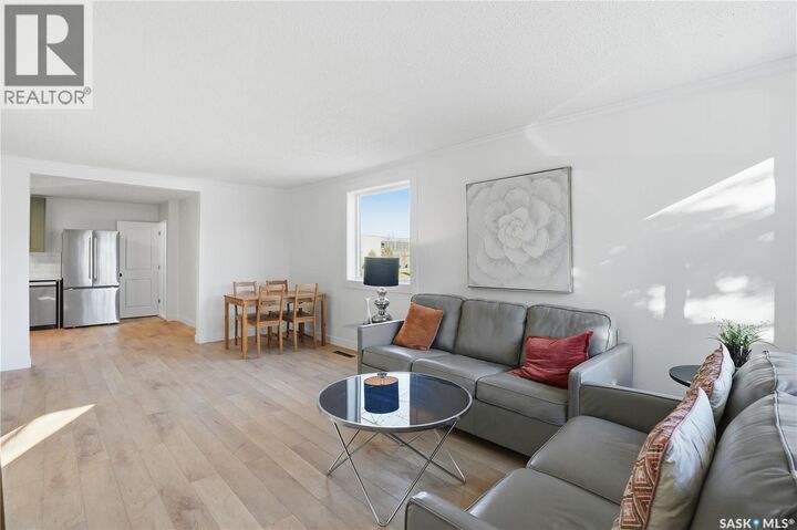 Property Photo:  100 32nd Street W  SK S7L 0S1