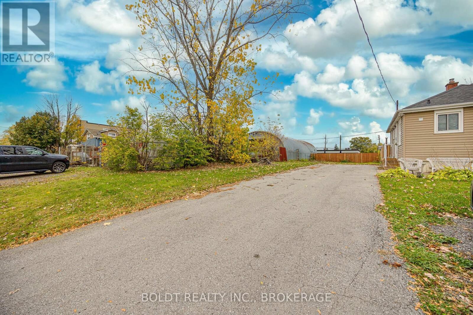 Property Photo:  2 Ashford Place  ON L2P 2E9 