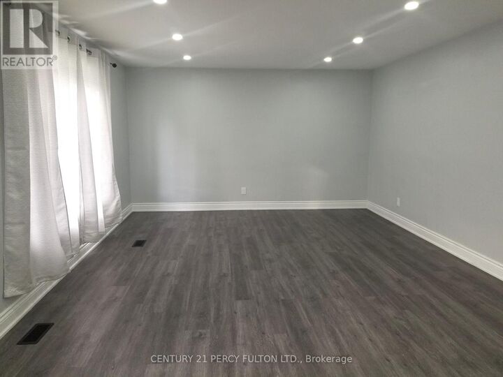 Property Photo:  1033 Centre Street North  ON L1N 4V4