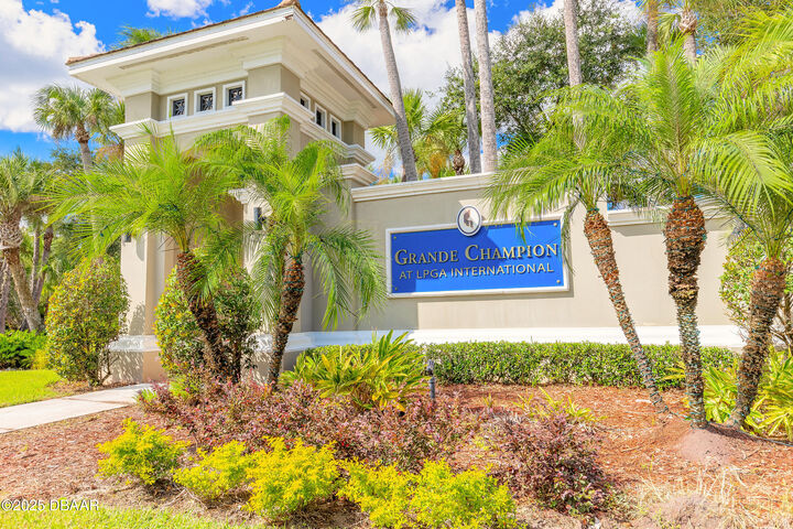 Property Photo: 108 Wentworth Grande Drive FL 32124