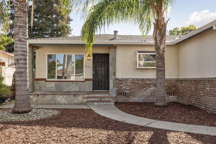 Property Photo: 225 Royce Way CA 94565