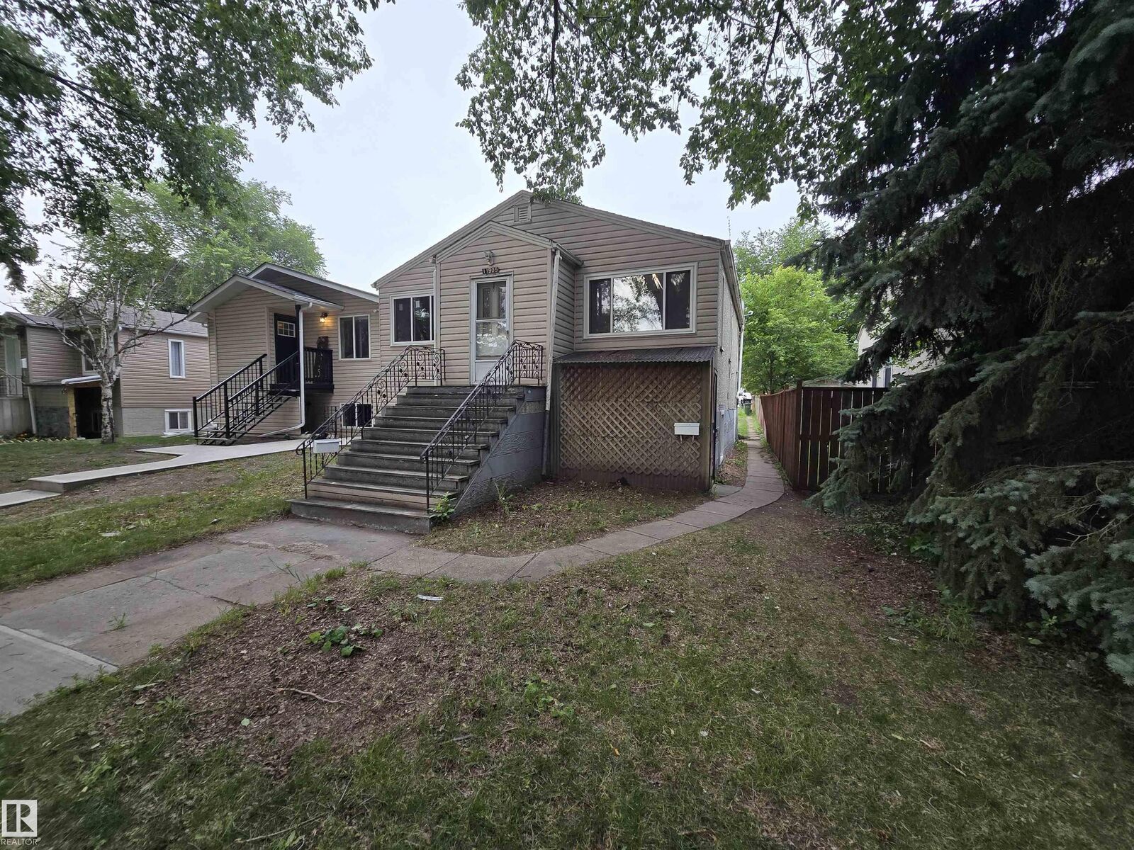 Photo de la propriété:  11905 70 Street NW  AB T5B 1V1 
