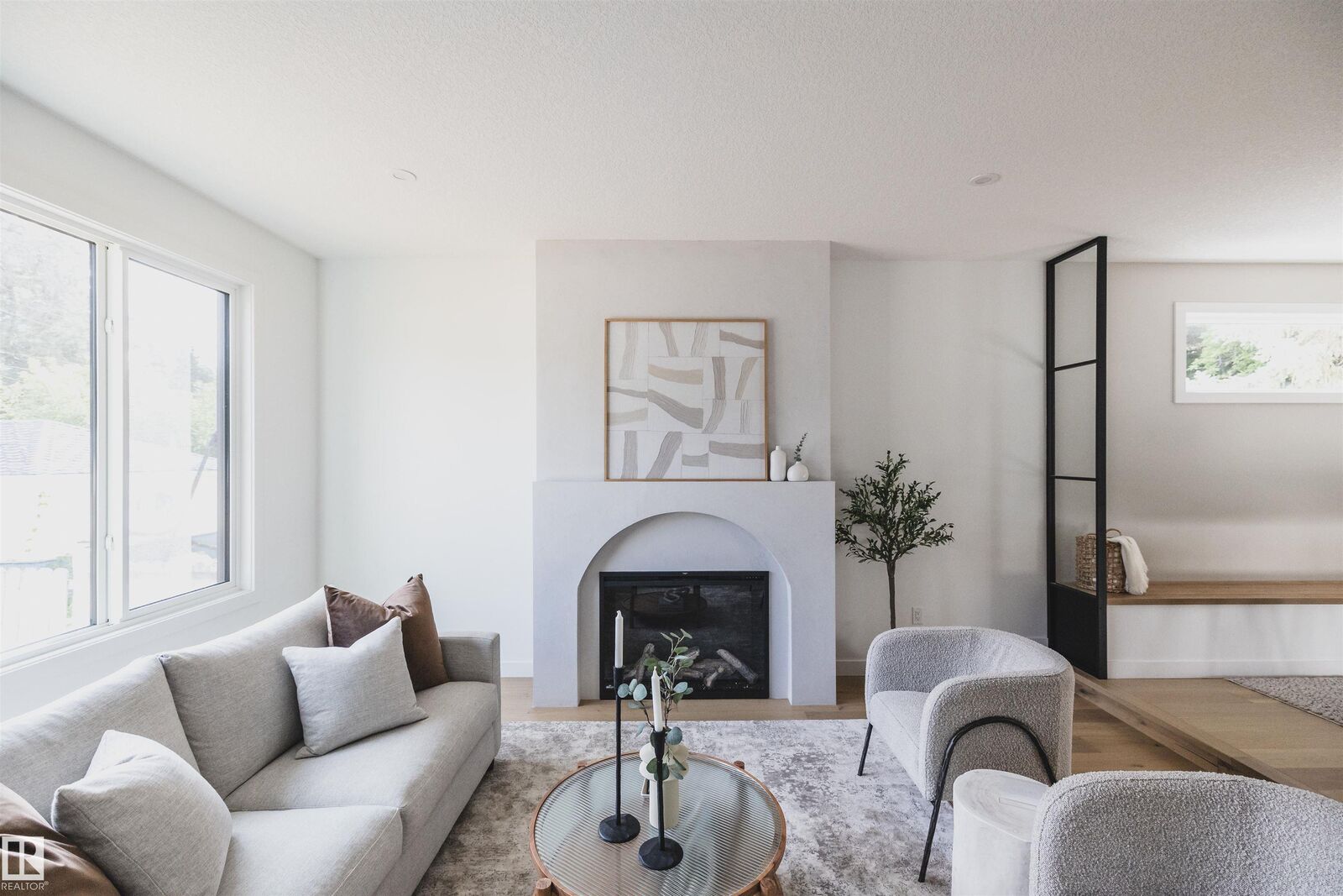 Property Photo:  4216 121 Street NW  AB T6J 1Y8