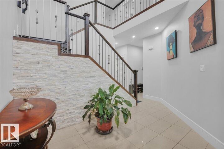 Property Photo:  711 Albany Place NW  AB T6V 0H9