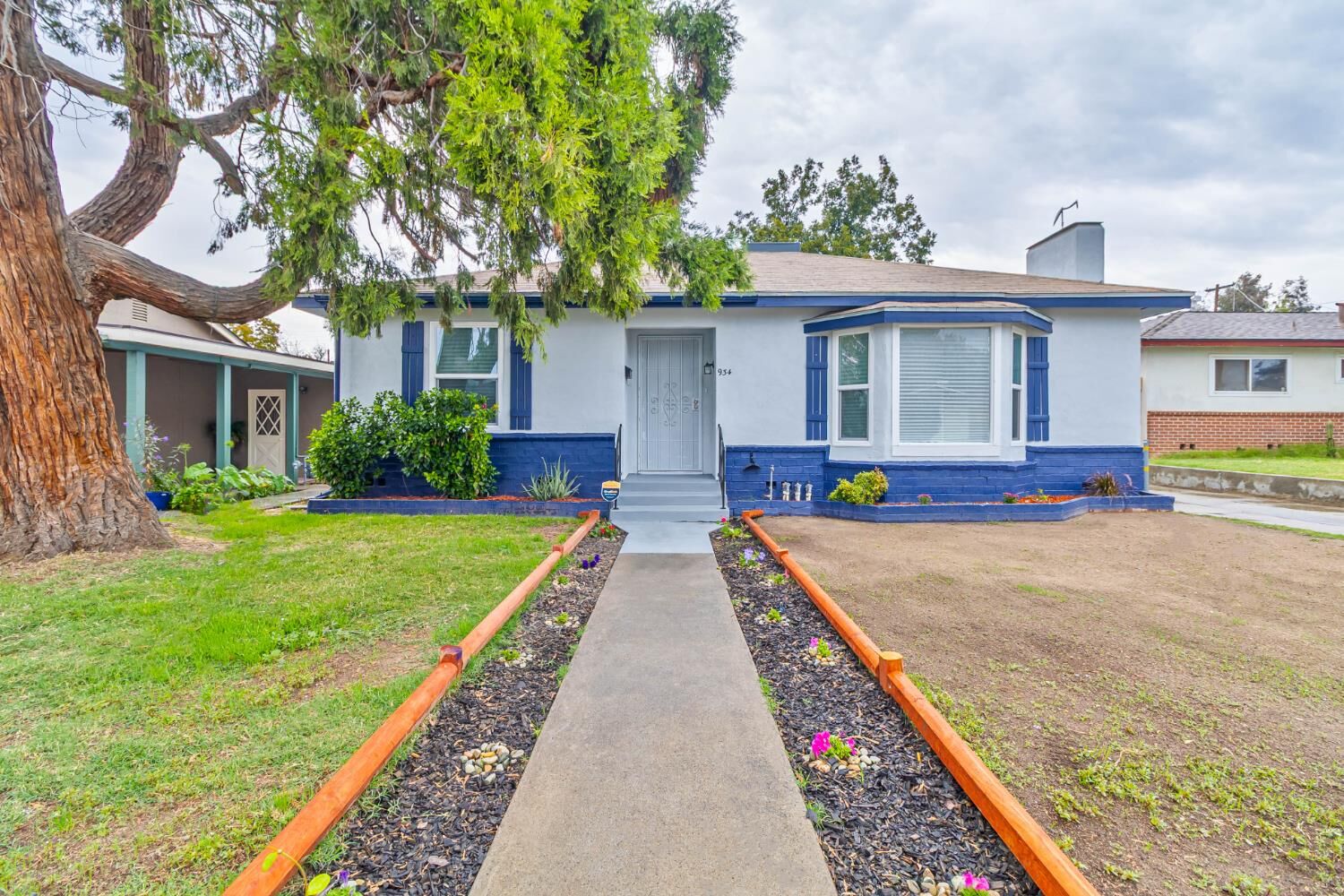 Property Photo: 934 W Terrace Avenue CA 93705