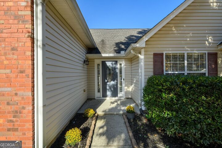 Property Photo:  1001 Autumn Glen Court  GA 30019