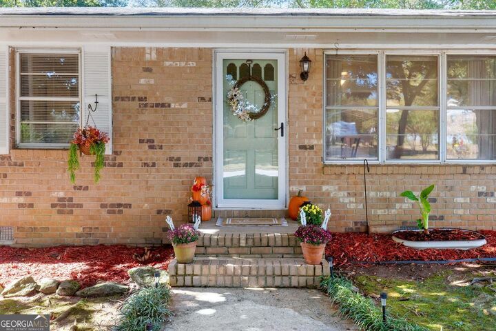 Property Photo: 1519 Red Briar Way GA 30236