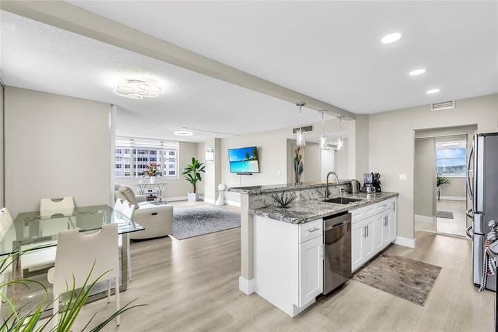 Property Photo:  4330 Hillcrest Dr 810  FL 33021