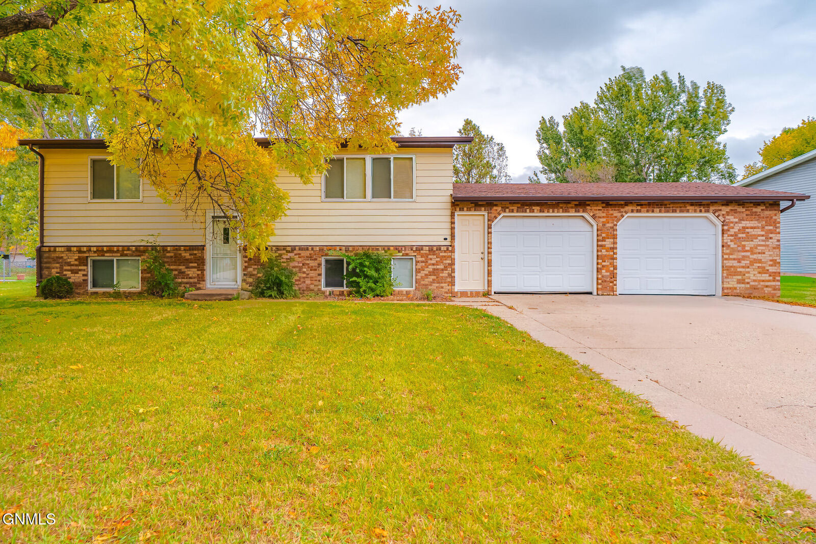 Property Photo:  26 Carlin Drive  ND 58504