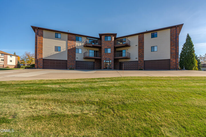 Property Photo:  3305 Montreal Street 202  ND 58503