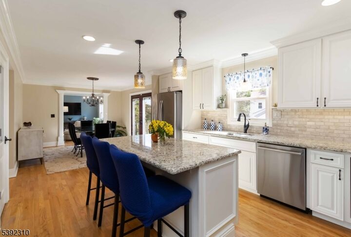 Property Photo:  6 Raleigh Ct  NJ 07960