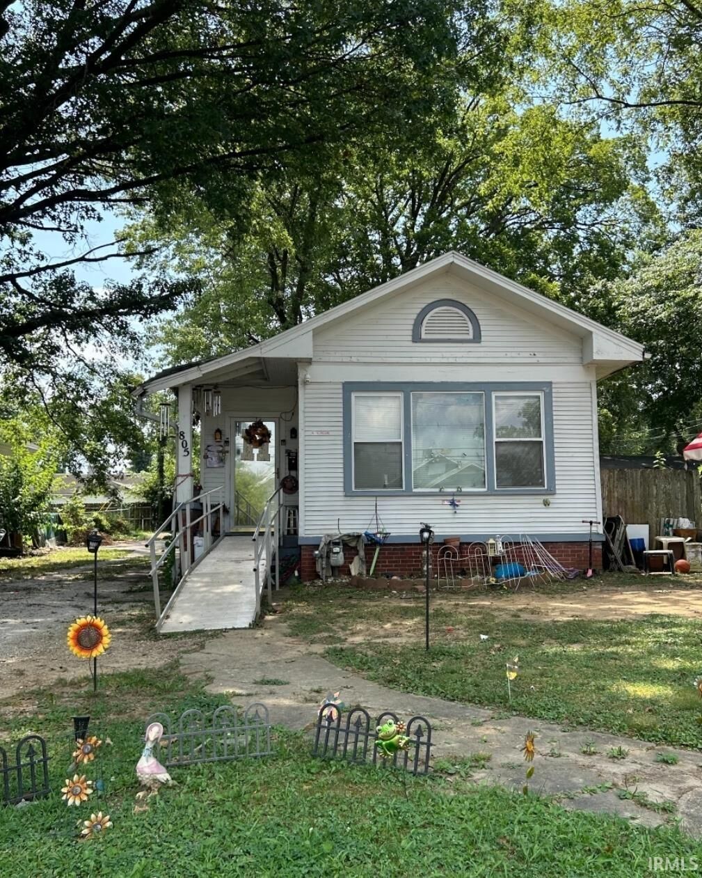 Property Photo:  805 E Riverside Drive  IN 47713