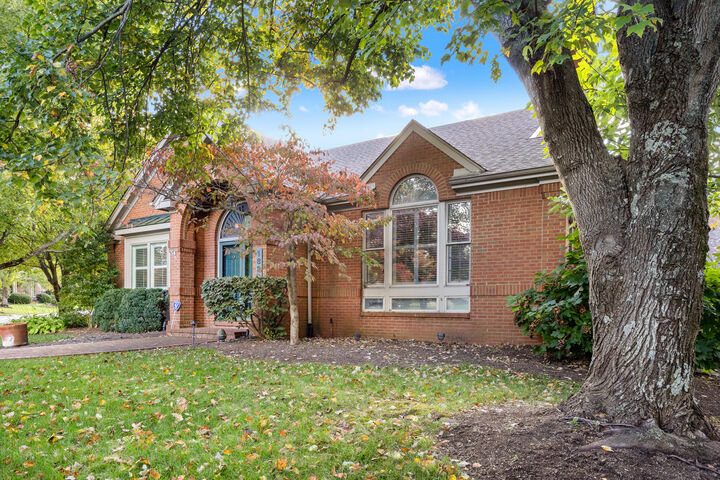 Property Photo:  1820 St Ives Circle  KY 40502 