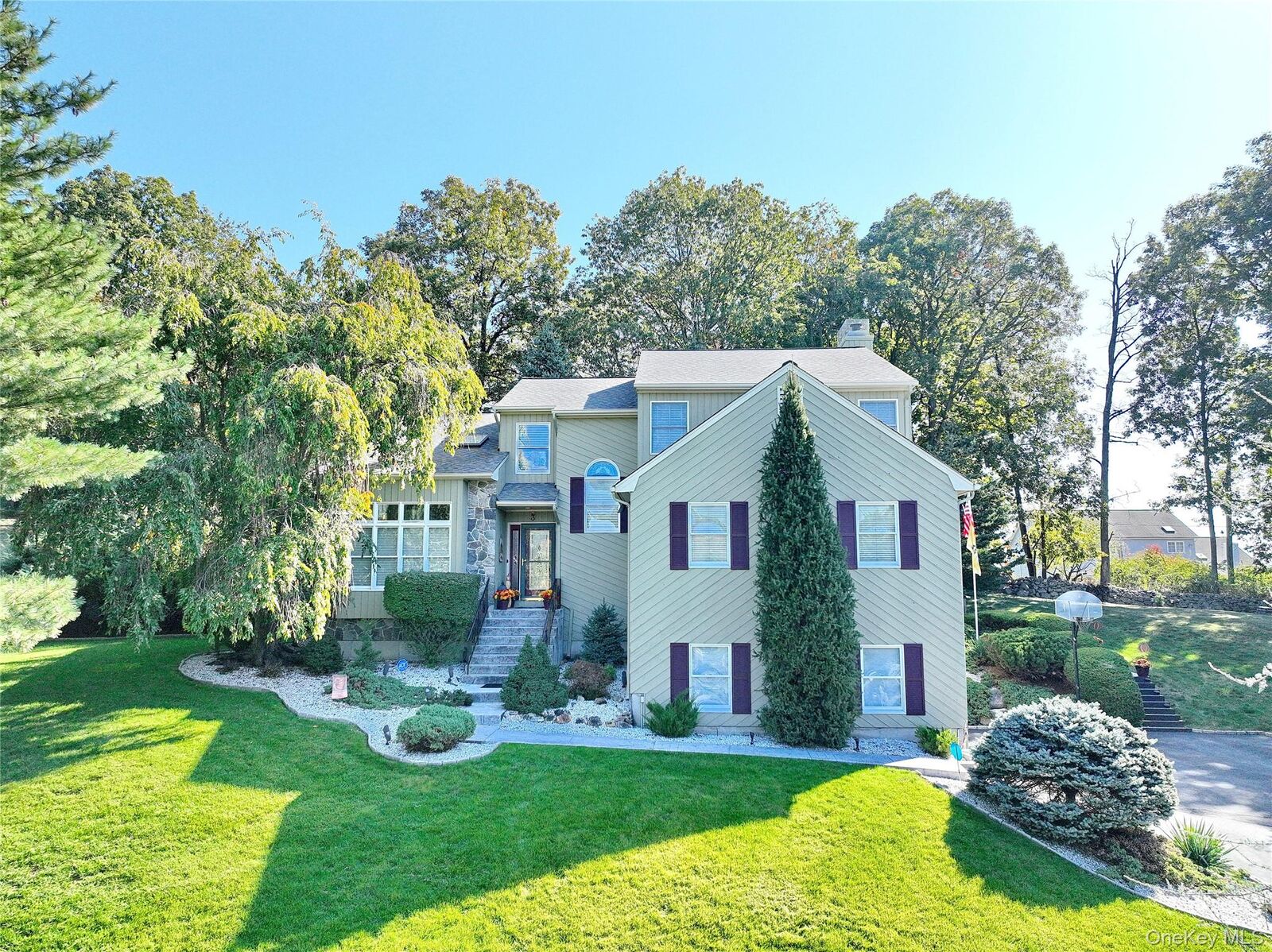 Property Photo:  3 Mohawk Court  NY 10980 