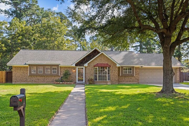 Property Photo: 8 Woodhue Court TX 75904