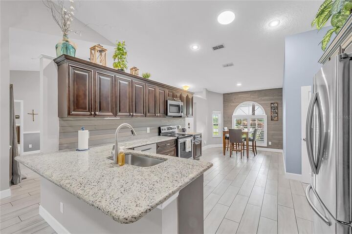 Property Photo:  1584 Thornhill Circle  FL 32765 