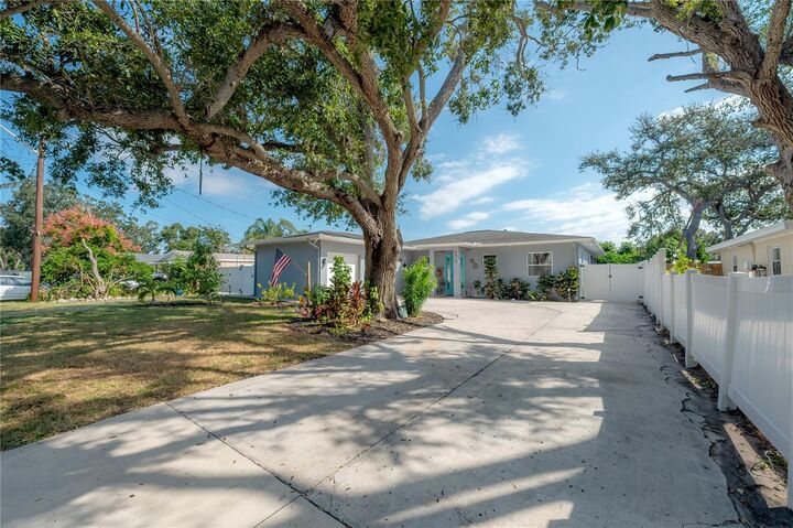 Property Photo:  5619 25th Street W  FL 34207