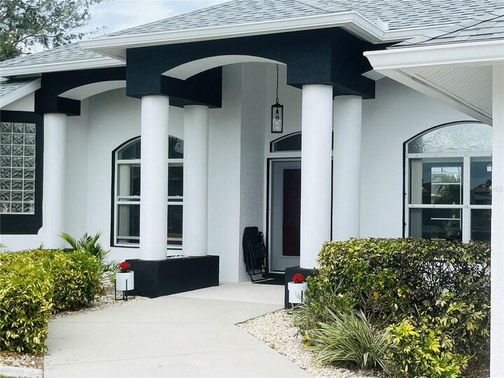 Property Photo:  26102 Ancuda Drive  FL 33983