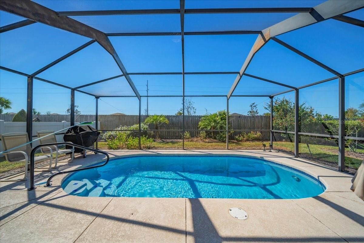 Property Photo:  364 Lake Suzanne Drive  FL 33859