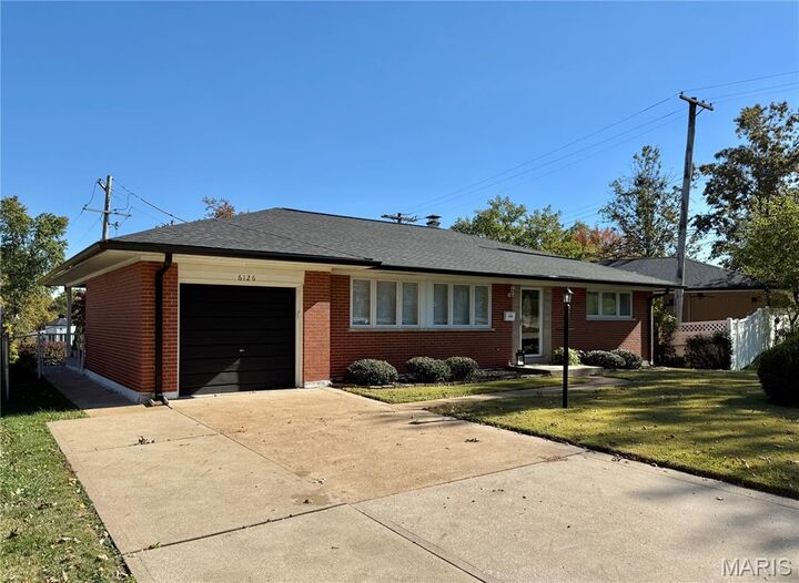 6126 Savio Drive  St Louis MO 63123 photo