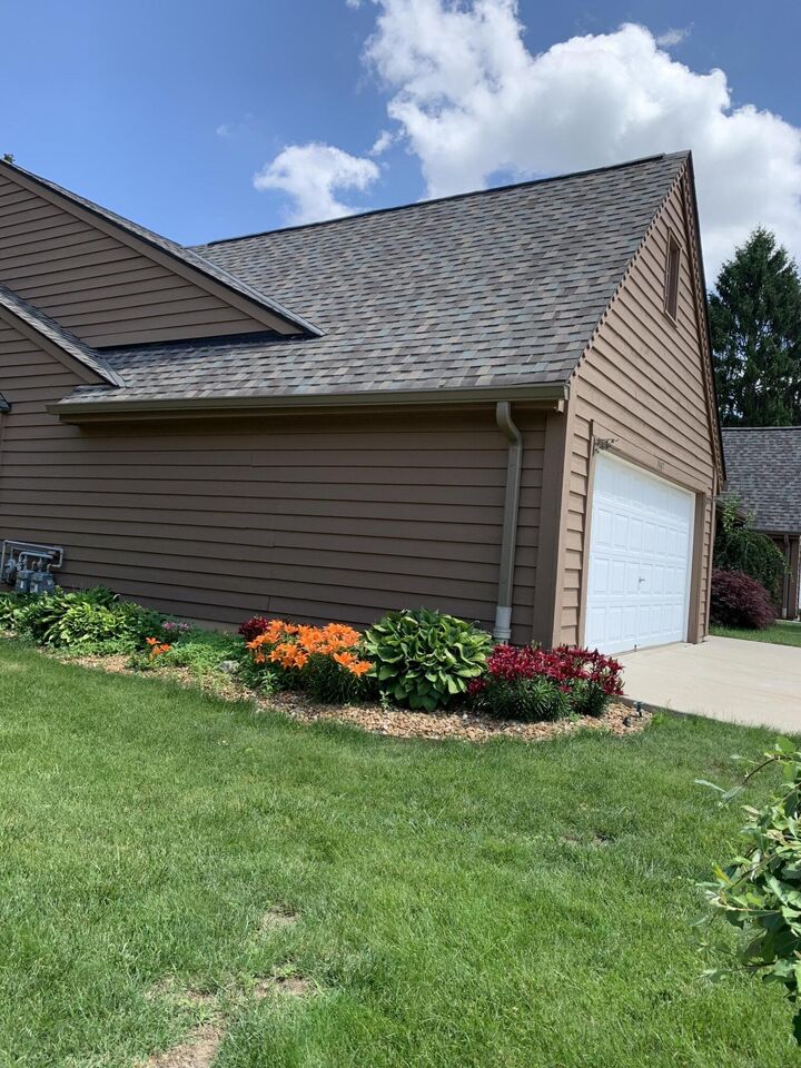 Property Photo:  3817 S Oakbrook Dr  WI 53228