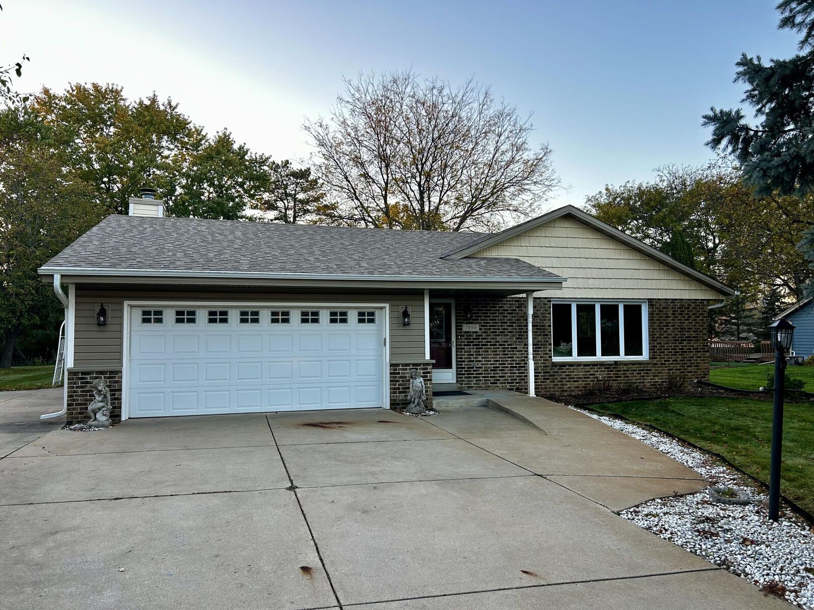 Property Photo:  7850 Scenic View Dr  WI 53185