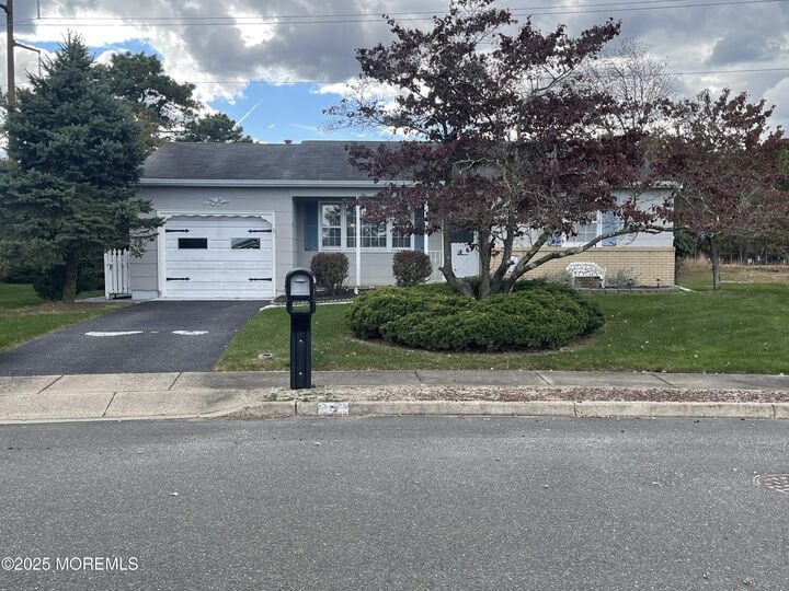 Property Photo:  7 Whitmore Court  NJ 08757 