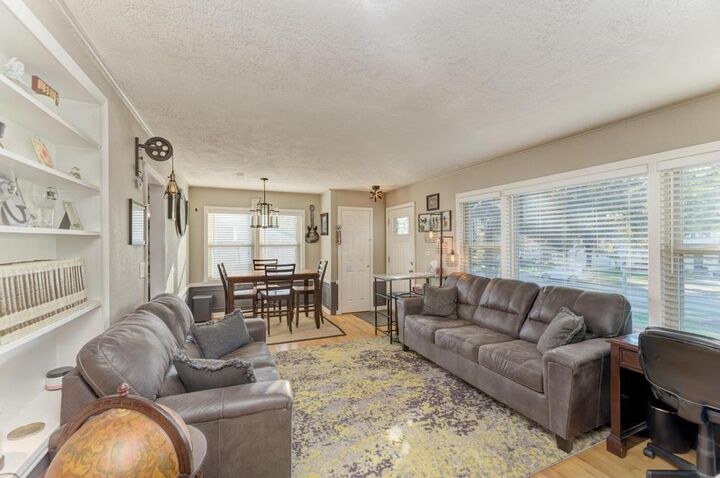 Property Photo:  140 W Sunset Avenue  IL 60148 