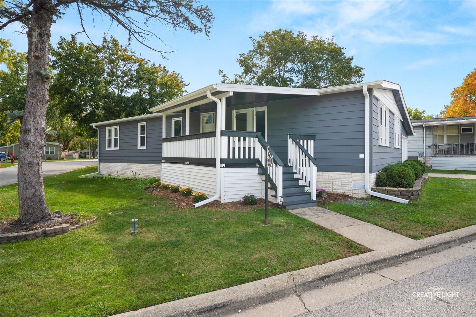 Property Photo: 115 Tollview Road IL 60123