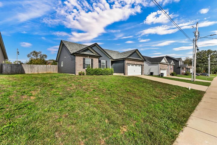 Property Photo:  112 Ambridge St  KY 42262
