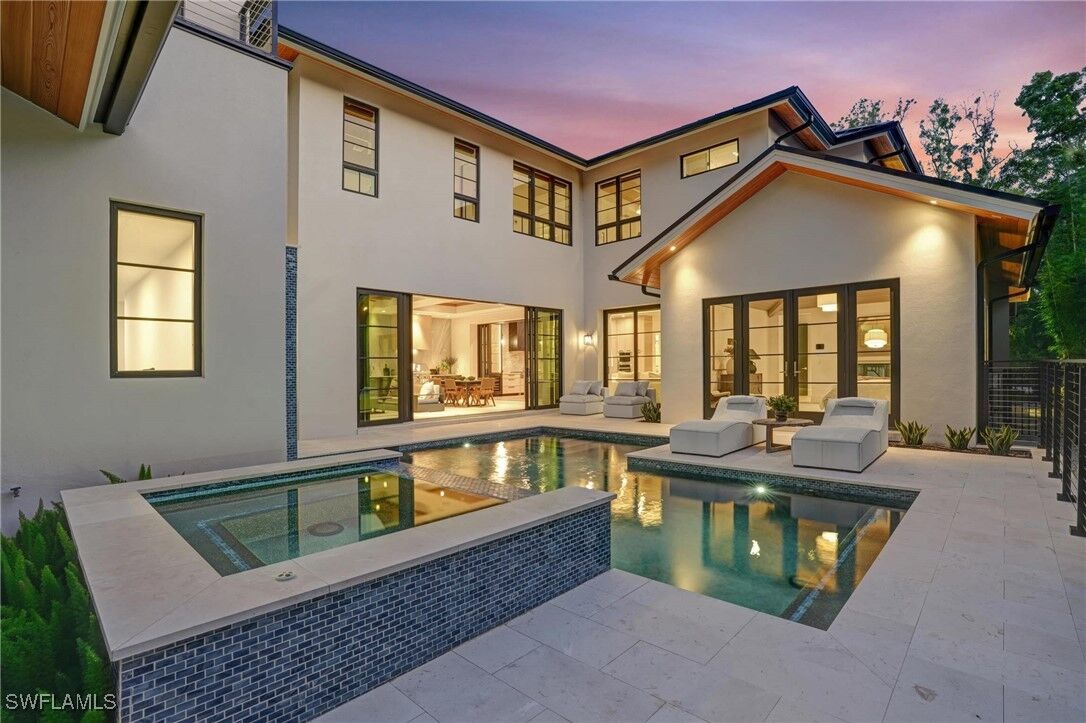 Property Photo:  349 2nd Avenue N  FL 34102